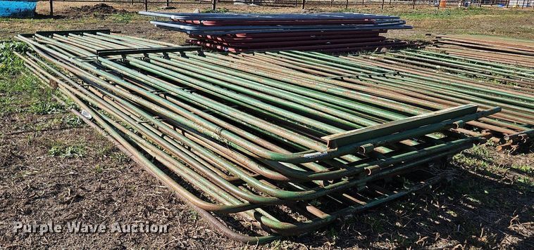 image for item MH9443 Approximately 96 livestock panels