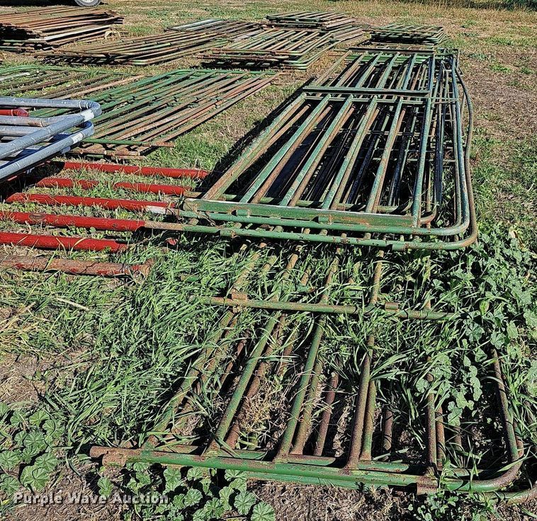 image for item MH9443 Approximately 96 livestock panels