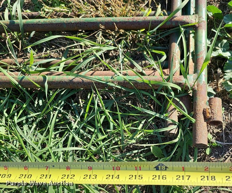 image for item MH9443 Approximately 96 livestock panels