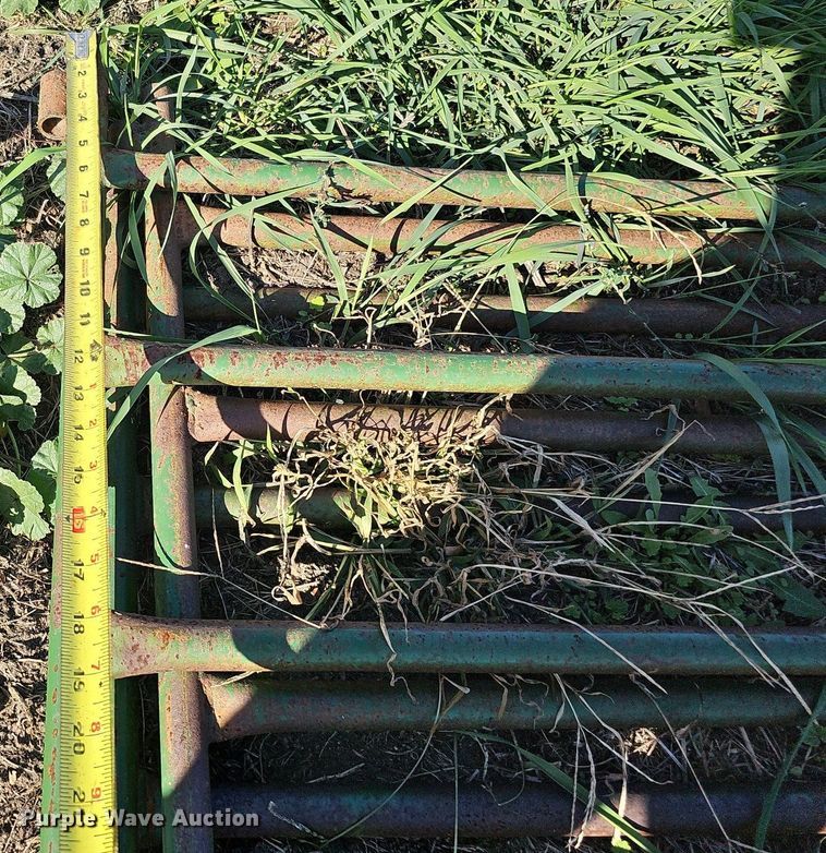 image for item MH9443 Approximately 96 livestock panels