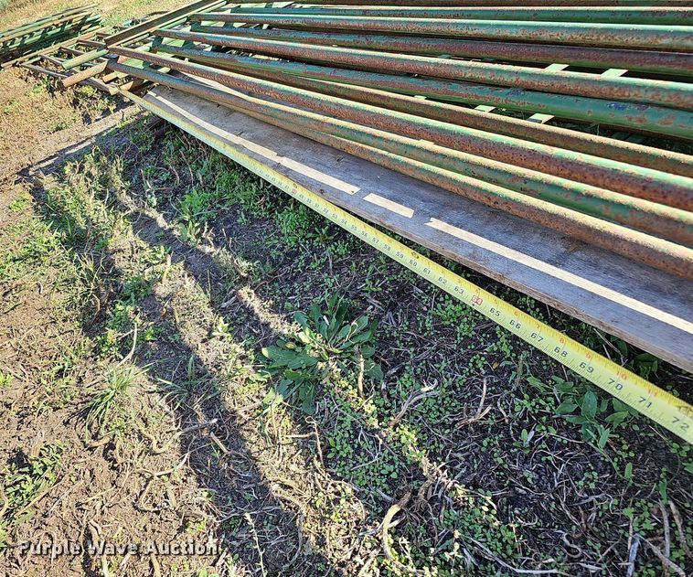 image for item MH9443 Approximately 96 livestock panels