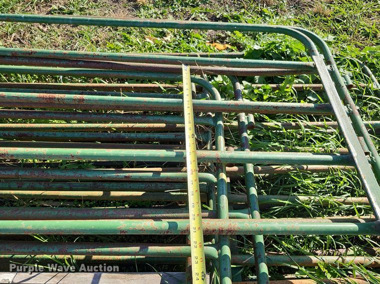 image for item MH9443 Approximately 96 livestock panels