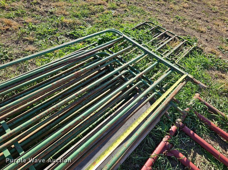 image for item MH9443 Approximately 96 livestock panels