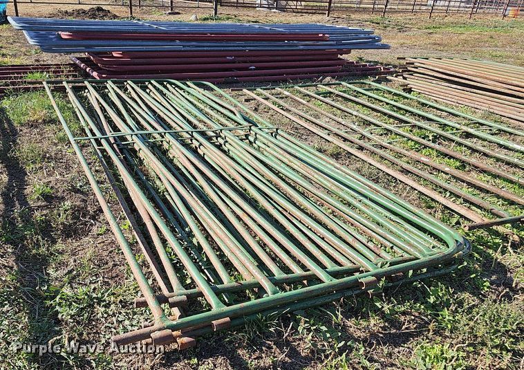 image for item MH9443 Approximately 96 livestock panels