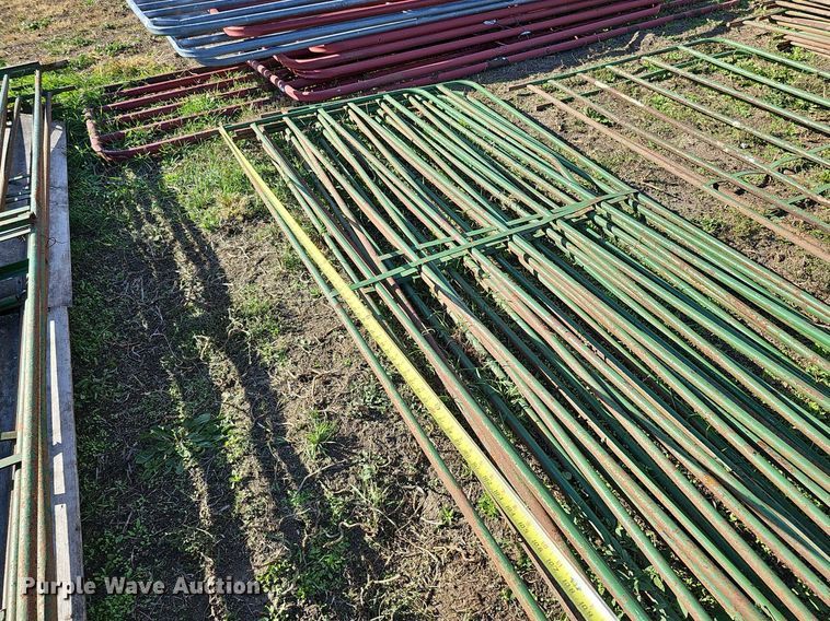 image for item MH9443 Approximately 96 livestock panels