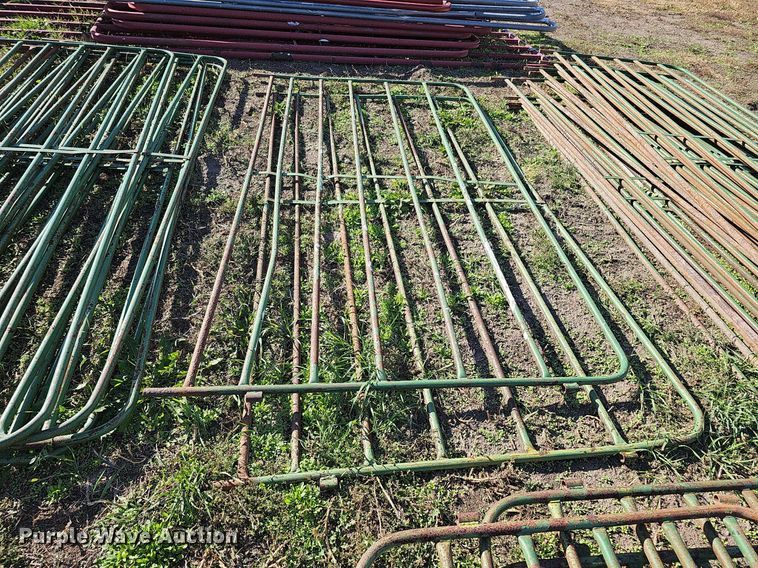 image for item MH9443 Approximately 96 livestock panels