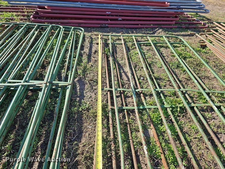 image for item MH9443 Approximately 96 livestock panels