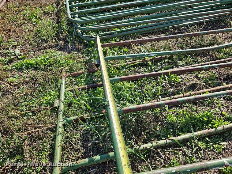 image for item MH9443 Approximately 96 livestock panels