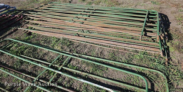 image for item MH9443 Approximately 96 livestock panels