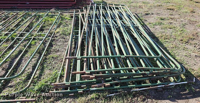 image for item MH9443 Approximately 96 livestock panels