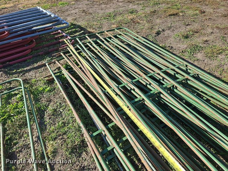 image for item MH9443 Approximately 96 livestock panels