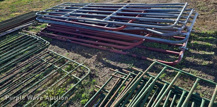 image for item MH9443 Approximately 96 livestock panels