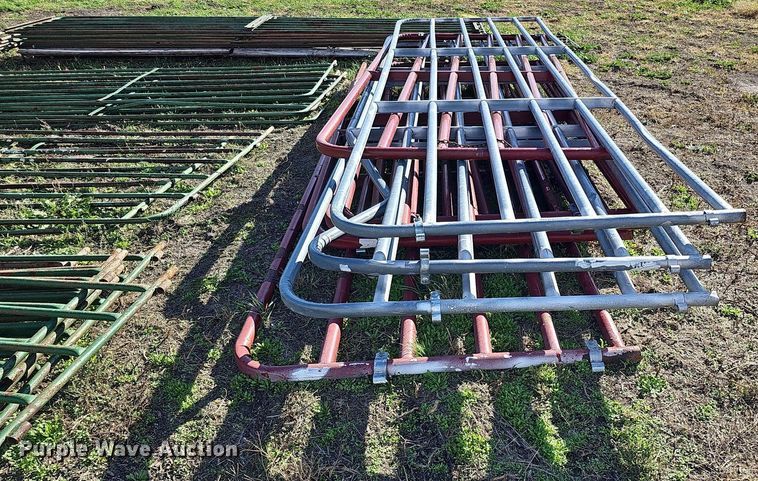 image for item MH9443 Approximately 96 livestock panels