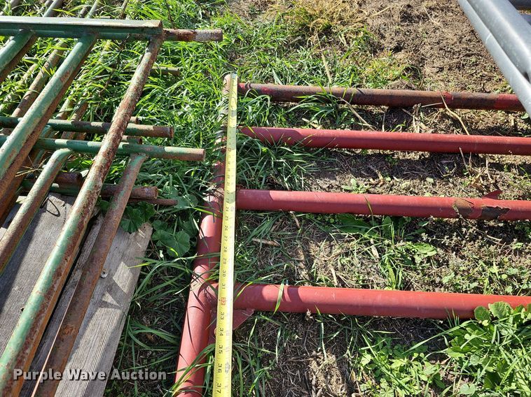 image for item MH9443 Approximately 96 livestock panels