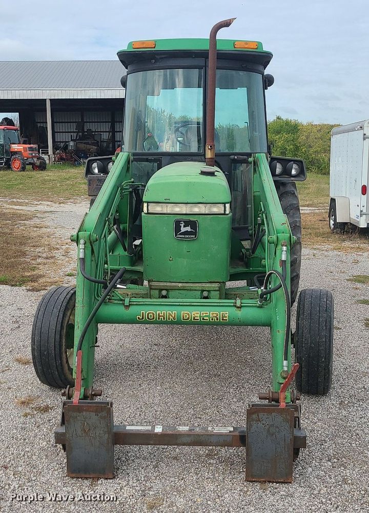 image for item MJ9448 1991 John Deere 2355  tractor