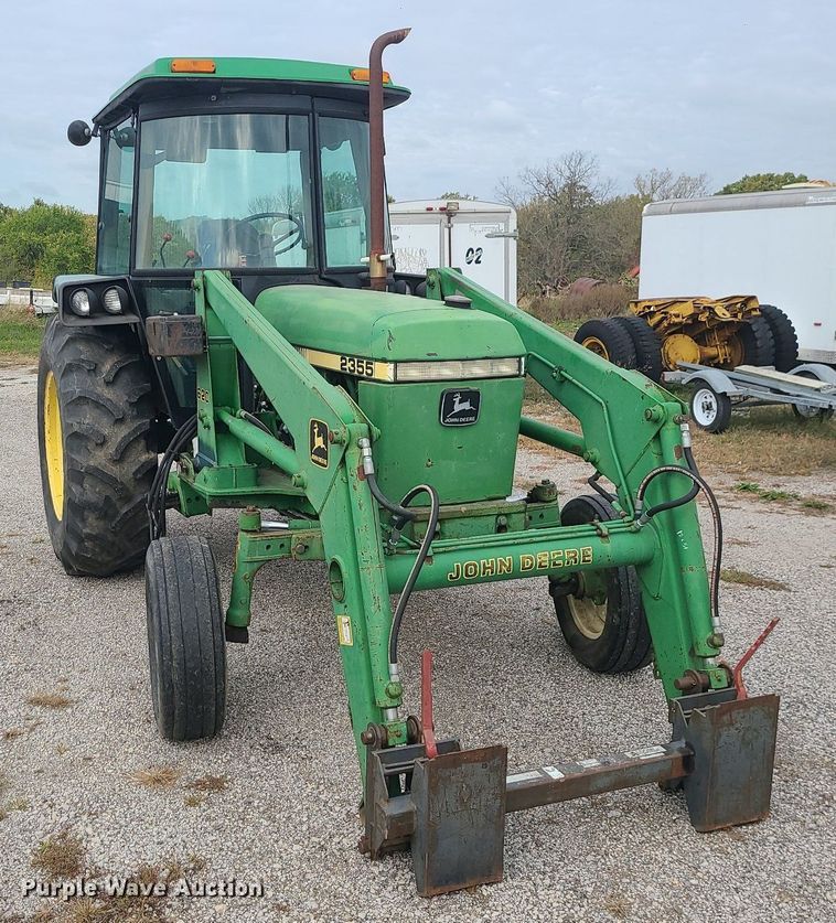image for item MJ9448 1991 John Deere 2355  tractor