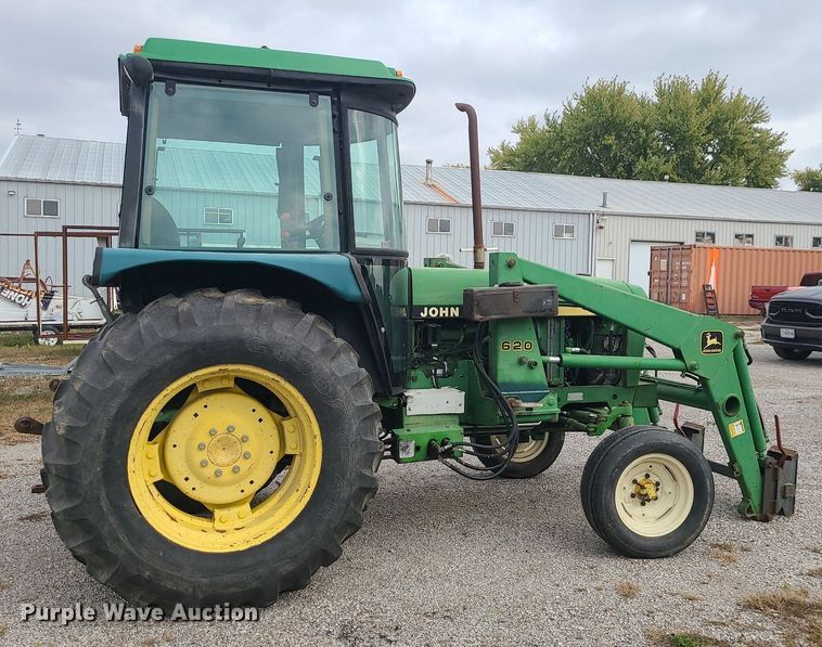 image for item MJ9448 1991 John Deere 2355  tractor