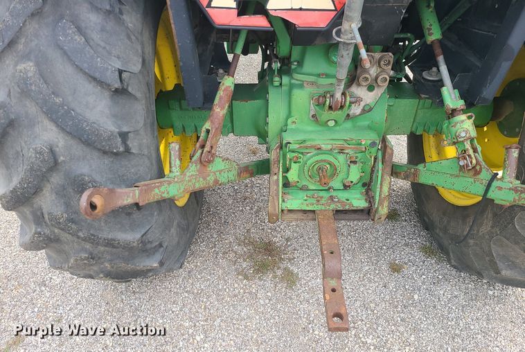 image for item MJ9448 1991 John Deere 2355  tractor