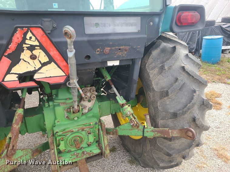 image for item MJ9448 1991 John Deere 2355  tractor