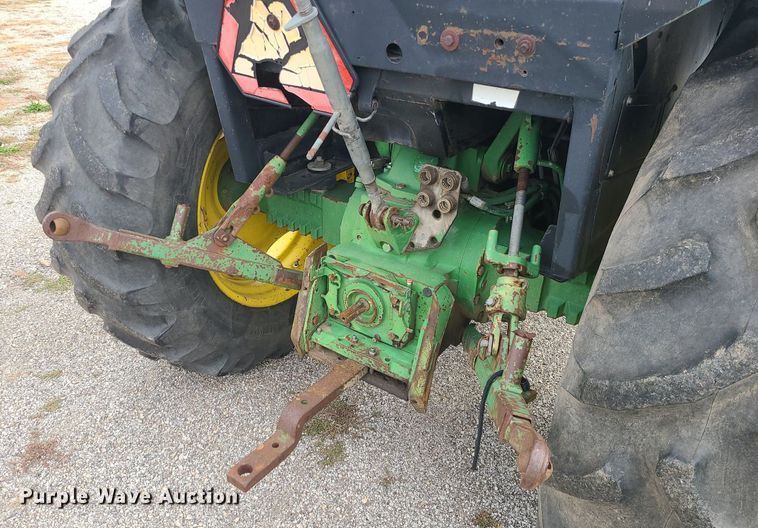 image for item MJ9448 1991 John Deere 2355  tractor
