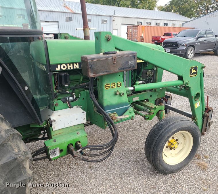 image for item MJ9448 1991 John Deere 2355  tractor
