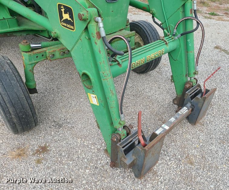 image for item MJ9448 1991 John Deere 2355  tractor