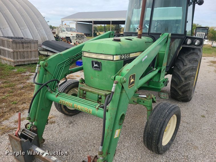 image for item MJ9448 1991 John Deere 2355  tractor