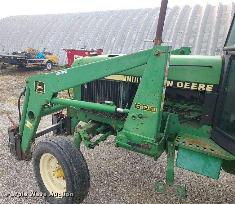 image for item MJ9448 1991 John Deere 2355  tractor