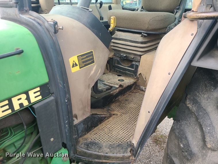 image for item MJ9448 1991 John Deere 2355  tractor