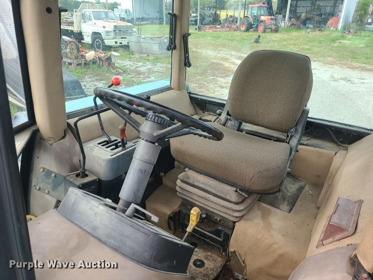 image for item MJ9448 1991 John Deere 2355  tractor