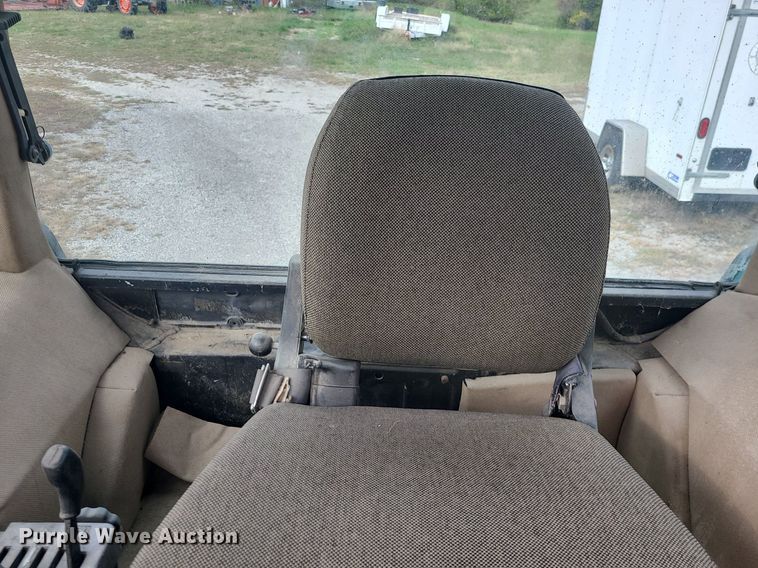 image for item MJ9448 1991 John Deere 2355  tractor