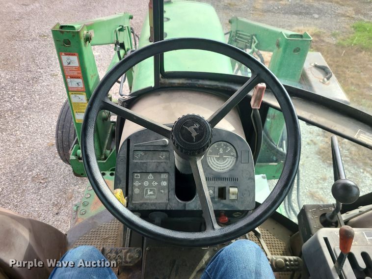 image for item MJ9448 1991 John Deere 2355  tractor