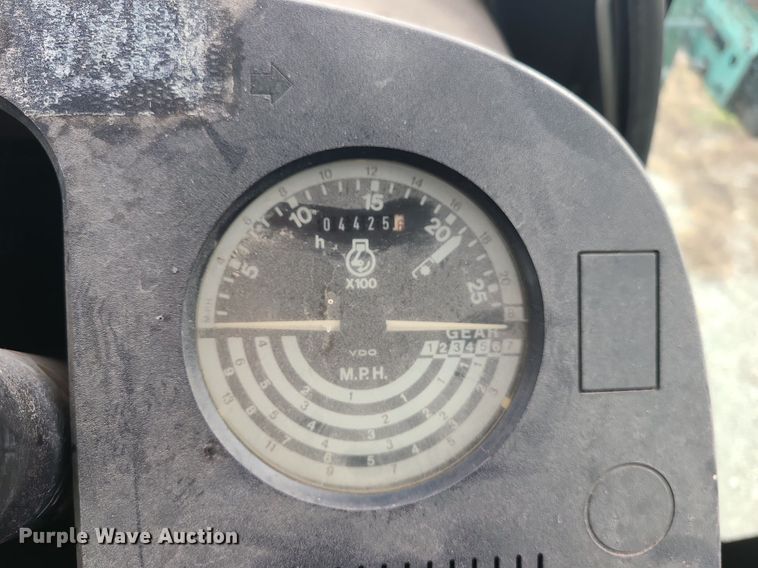 image for item MJ9448 1991 John Deere 2355  tractor