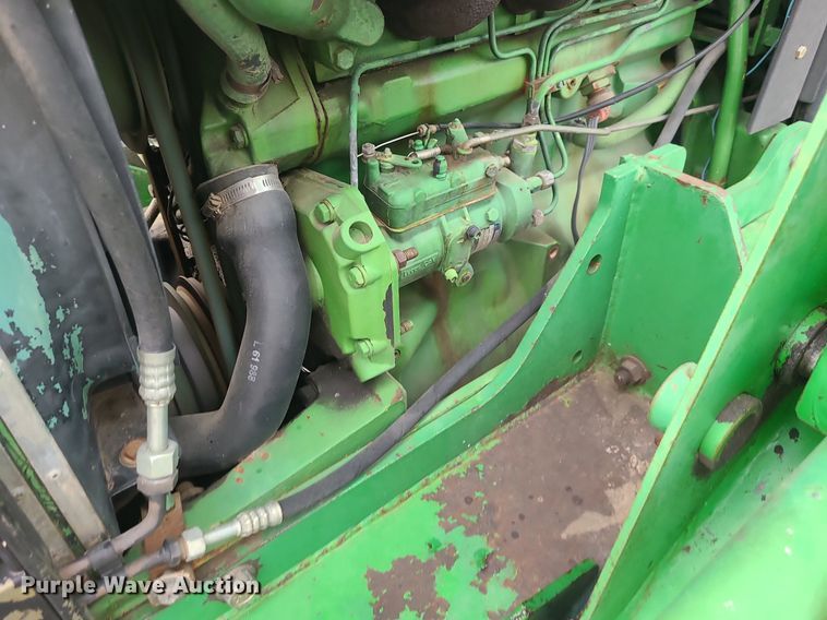 image for item MJ9448 1991 John Deere 2355  tractor