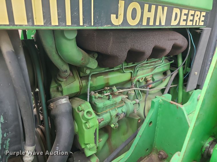 image for item MJ9448 1991 John Deere 2355  tractor