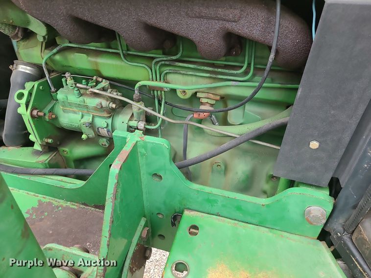 image for item MJ9448 1991 John Deere 2355  tractor