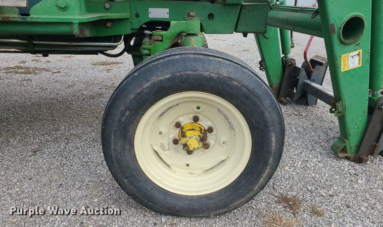 image for item MJ9448 1991 John Deere 2355  tractor