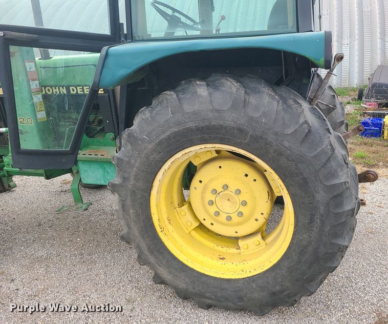 image for item MJ9448 1991 John Deere 2355  tractor