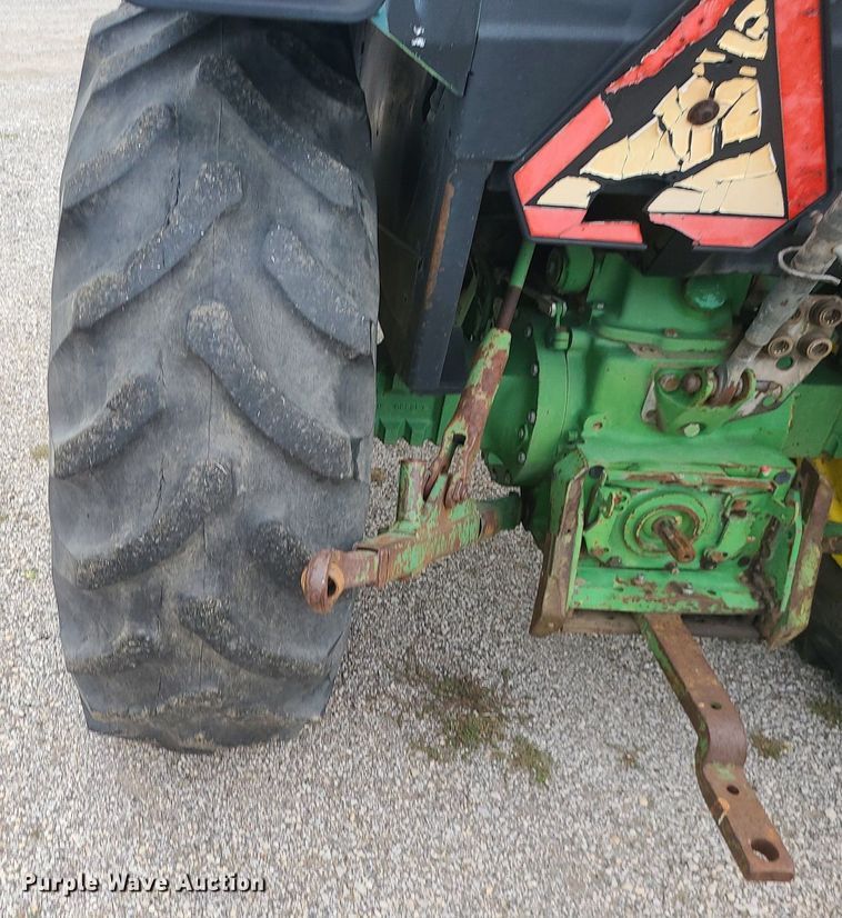 image for item MJ9448 1991 John Deere 2355  tractor
