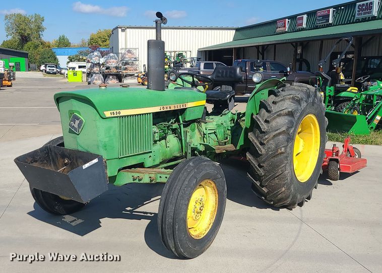 image for item MJ9451 1974 John Deere 1530  tractor