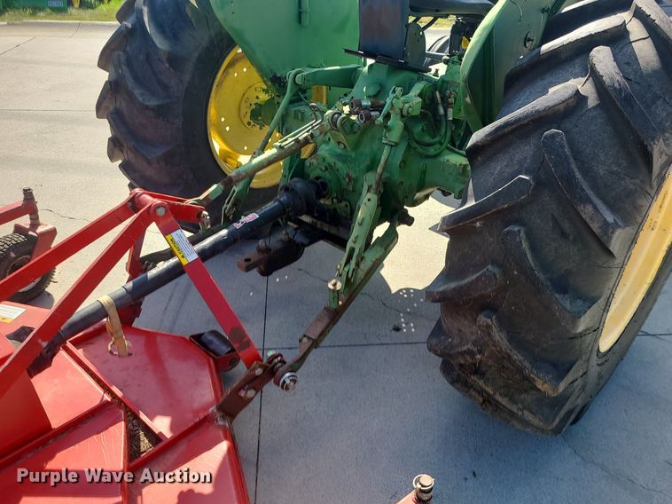 image for item MJ9451 1974 John Deere 1530  tractor