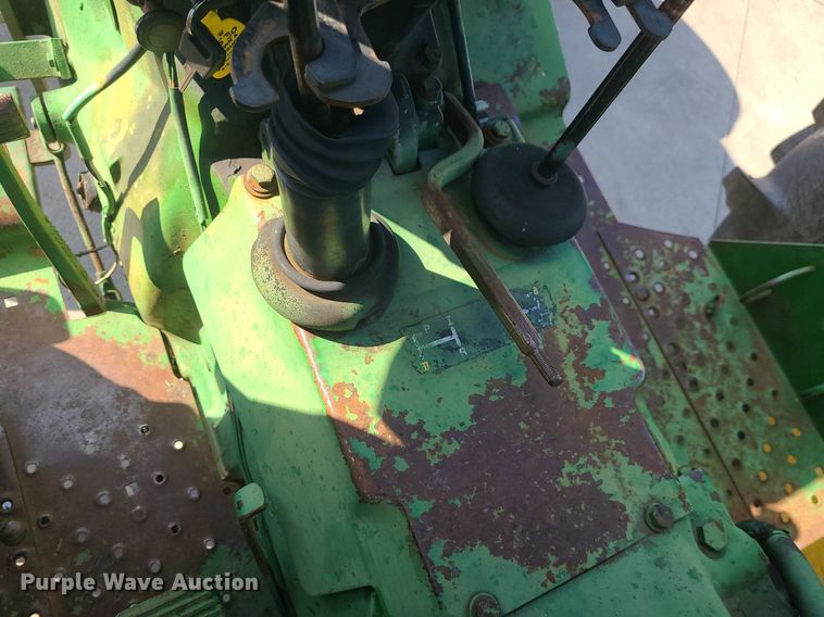 image for item MJ9451 1974 John Deere 1530  tractor