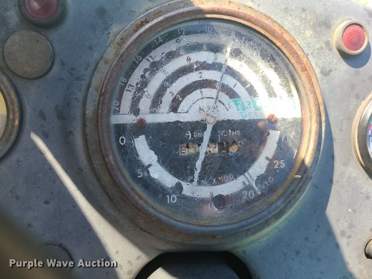 image for item MJ9451 1974 John Deere 1530  tractor