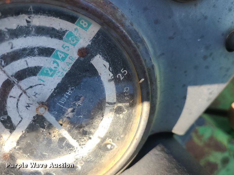 image for item MJ9451 1974 John Deere 1530  tractor