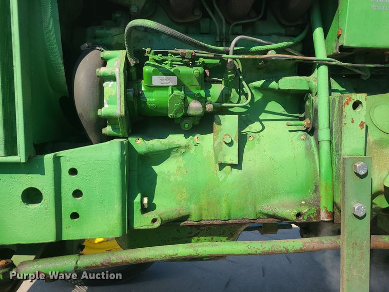 image for item MJ9451 1974 John Deere 1530  tractor