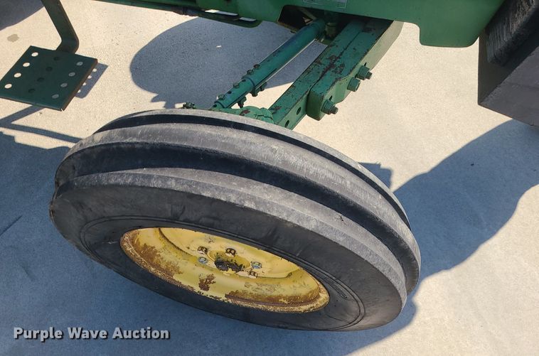 image for item MJ9451 1974 John Deere 1530  tractor