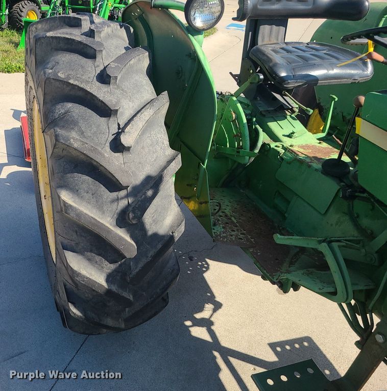 image for item MJ9451 1974 John Deere 1530  tractor