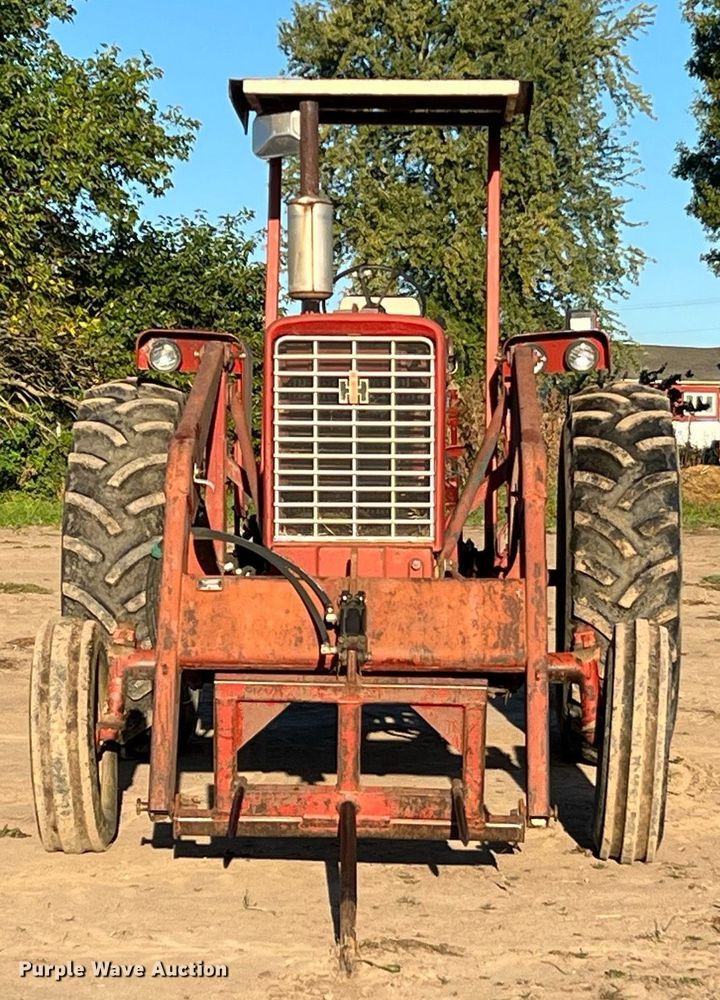 image for item NI9050 1971 International Harvester Farmall 656  tractor