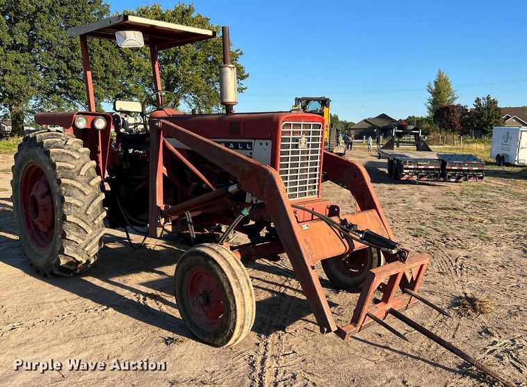 image for item NI9050 1971 International Harvester Farmall 656  tractor