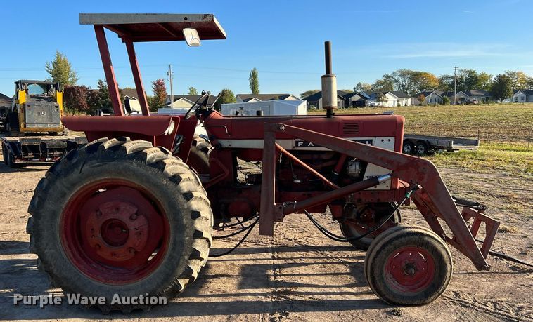 image for item NI9050 1971 International Harvester Farmall 656  tractor
